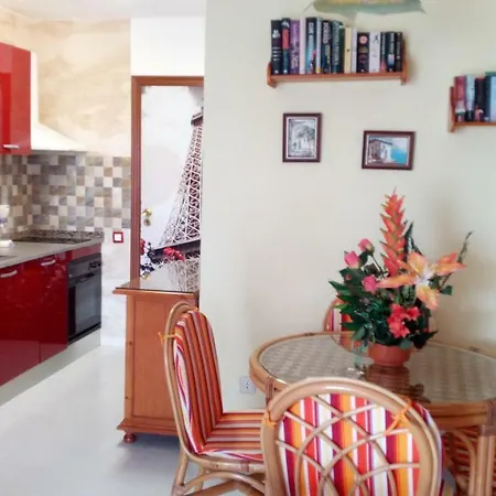 Esmeralda 2 דירה קלפה